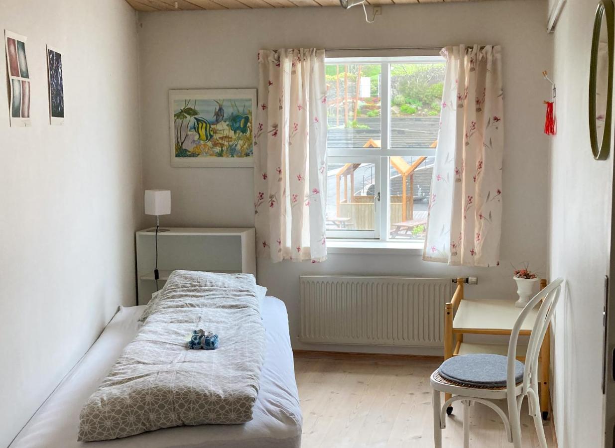 Guesthouse At The Boat Harbour Tórshavn Екстериор снимка
