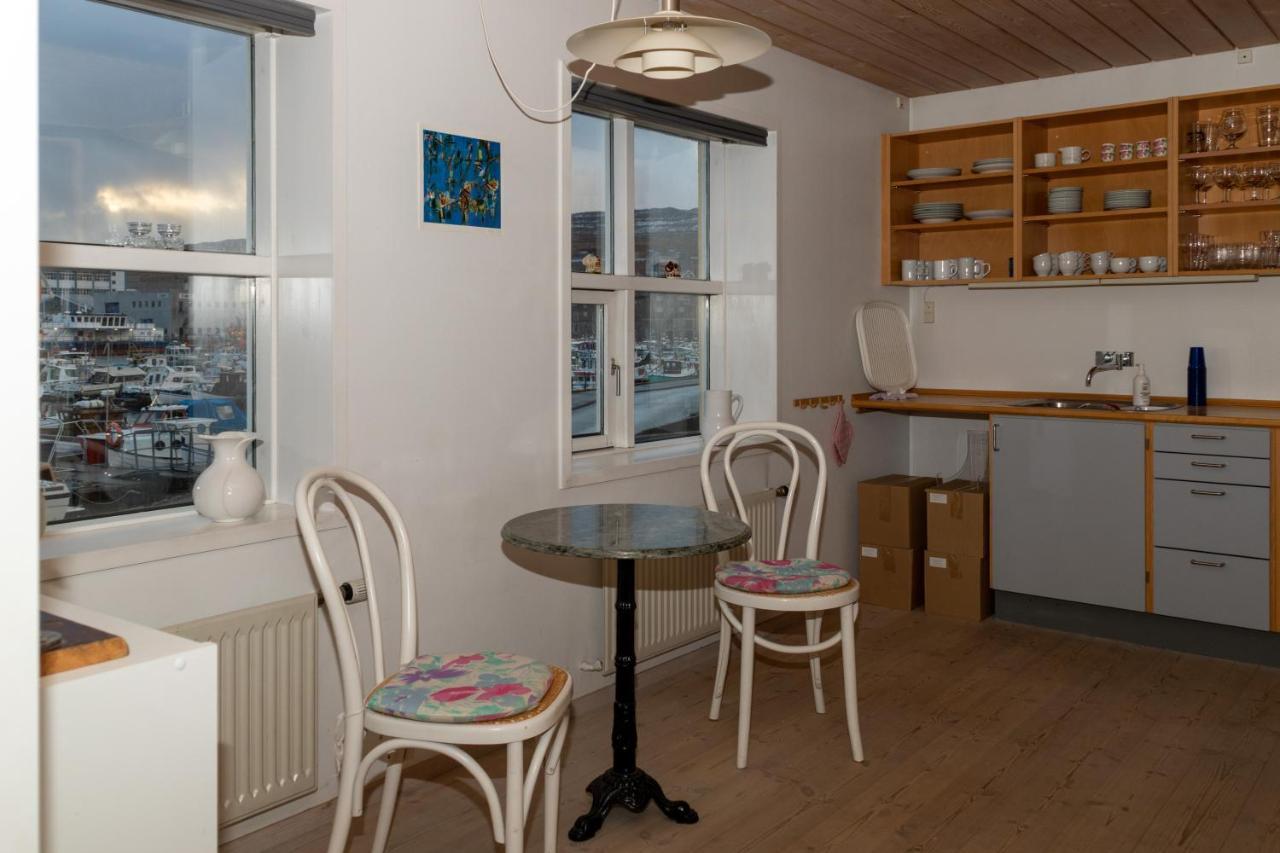 Guesthouse At The Boat Harbour Tórshavn Екстериор снимка