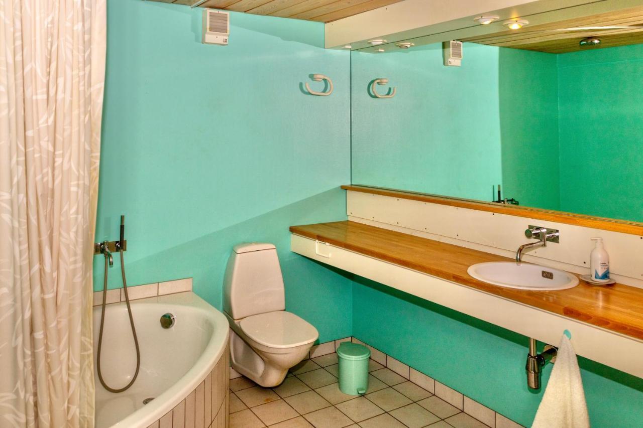 Guesthouse At The Boat Harbour Tórshavn Екстериор снимка