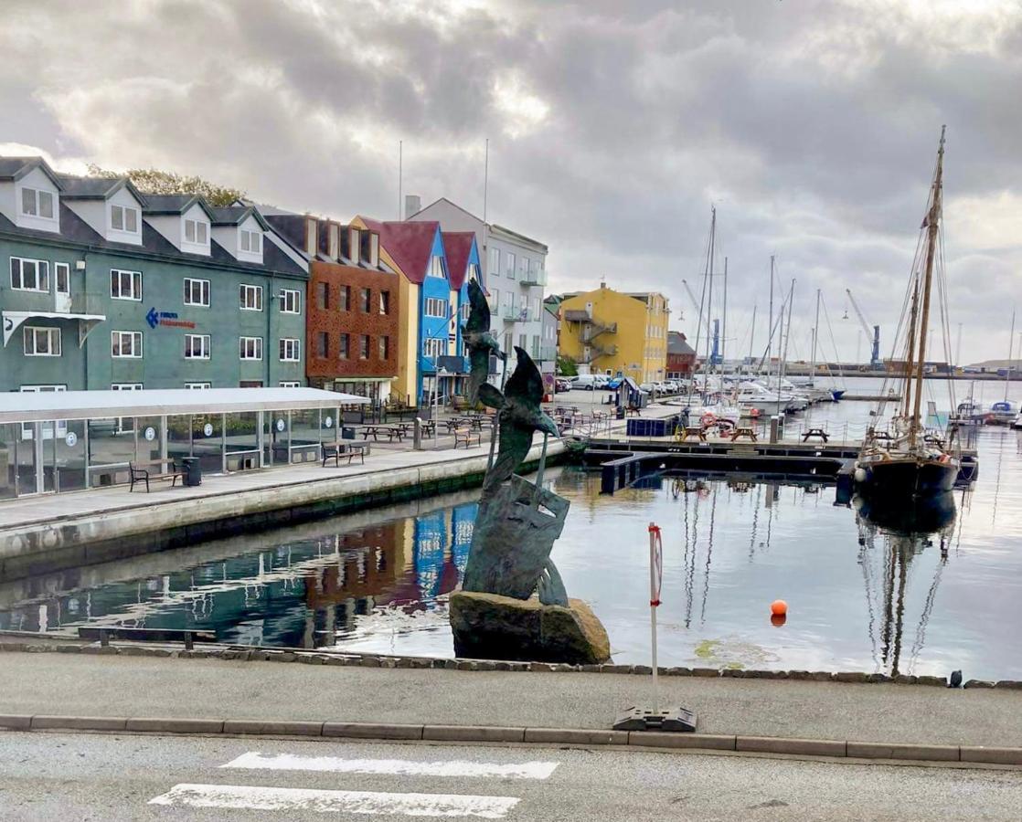 Guesthouse At The Boat Harbour Tórshavn Екстериор снимка